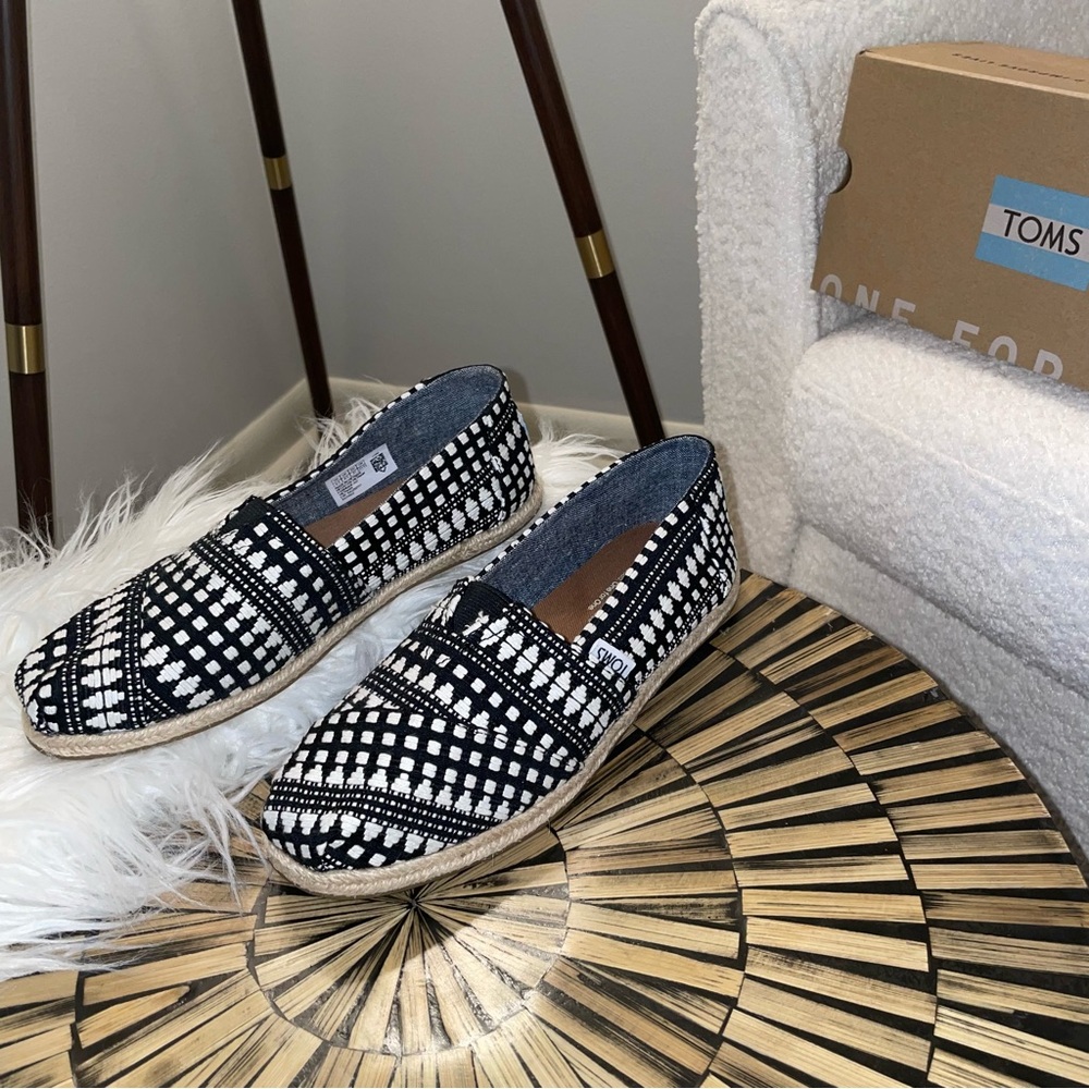 Toms ☀️ Embroidered Woven Slip On Espadrille